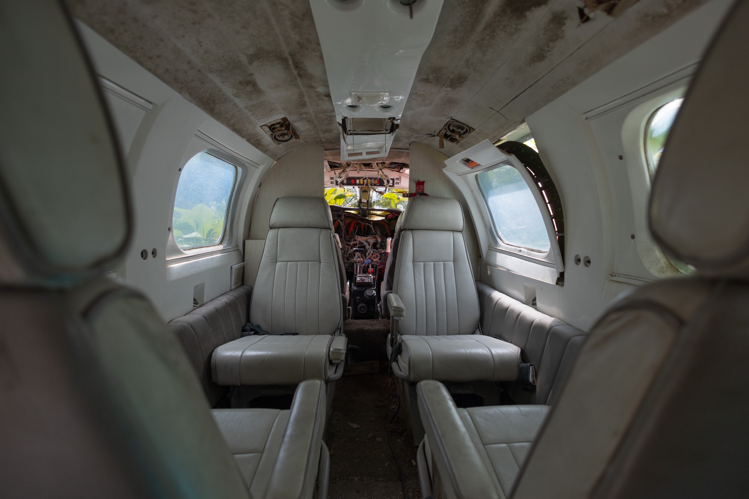 Piper PA-31T Cheyenne II aircraft wreckage in Saint-Martin